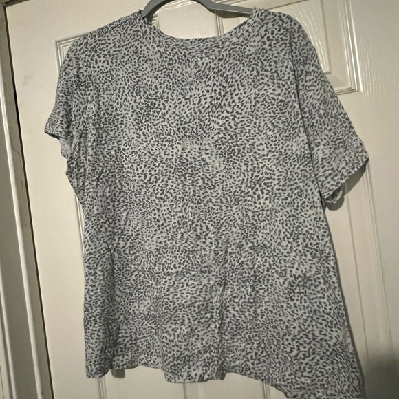 2x Athleta tee - Picture 2 of 3